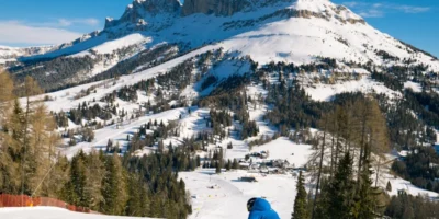 Skifahrer-Abfahrt-Pra-di-Tori-Panorama-Rosengarten